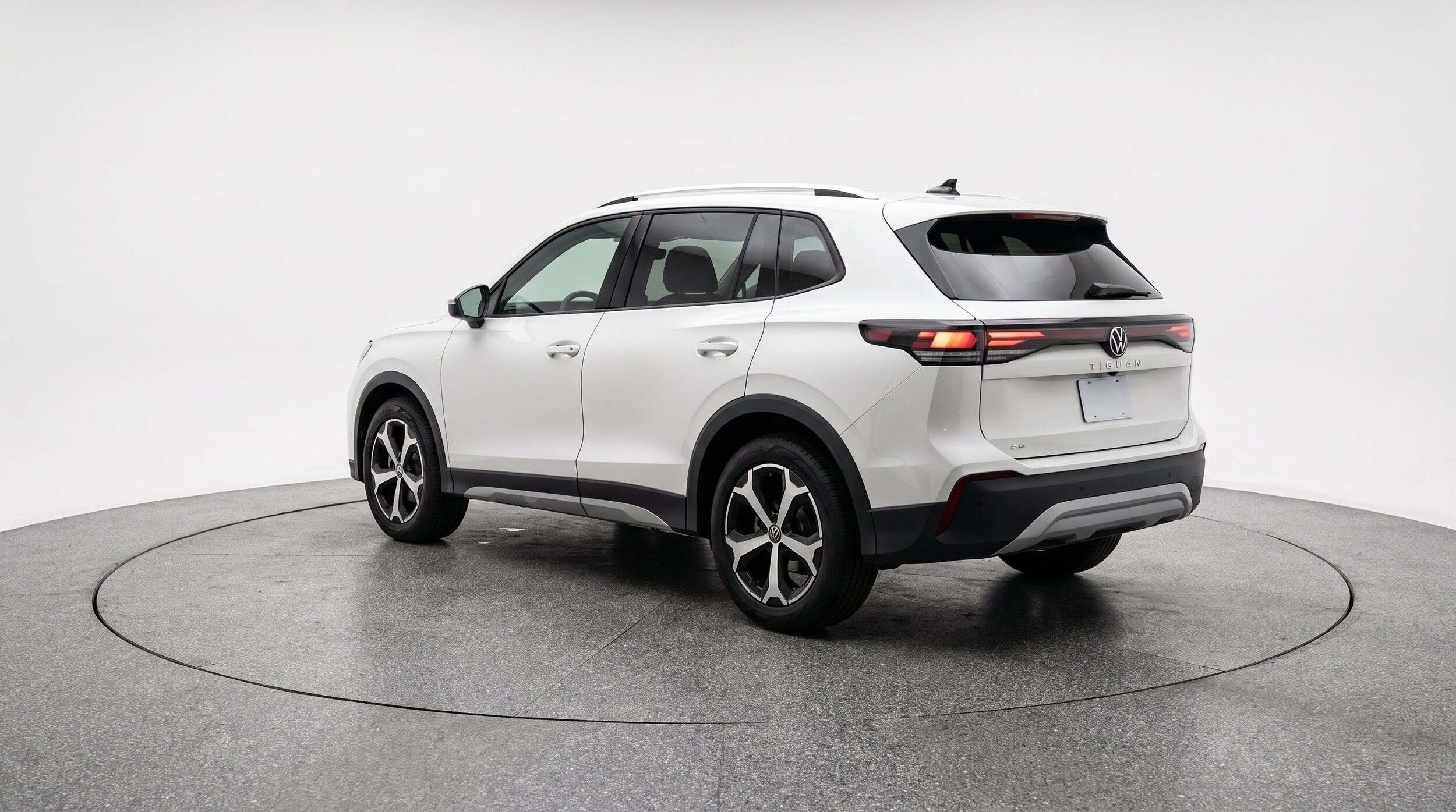 Thumbnail: 2026 Volkswagen Tiguan - 6