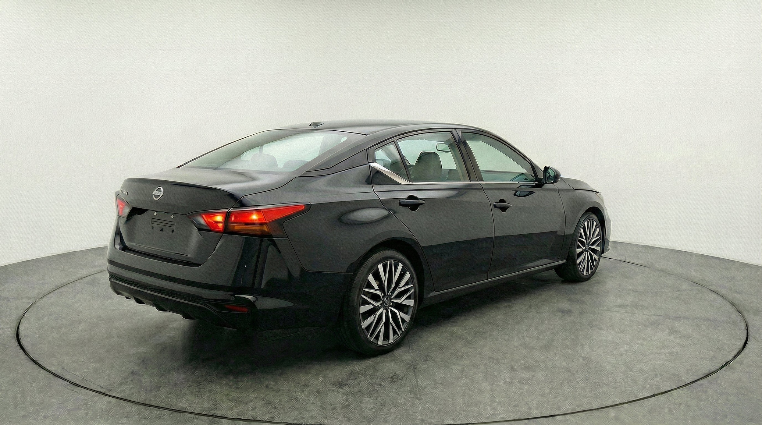 Thumbnail: 2025 Nissan Altima - 9