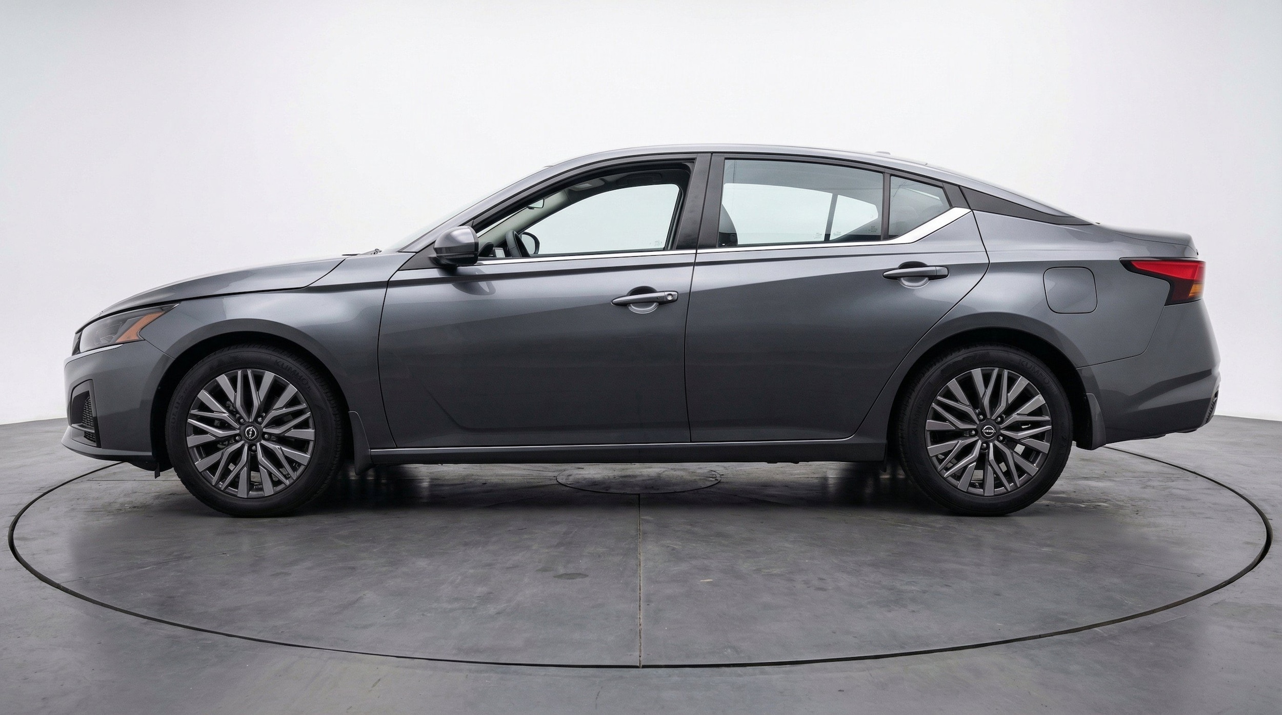 Thumbnail: 2025 Nissan Altima - 5