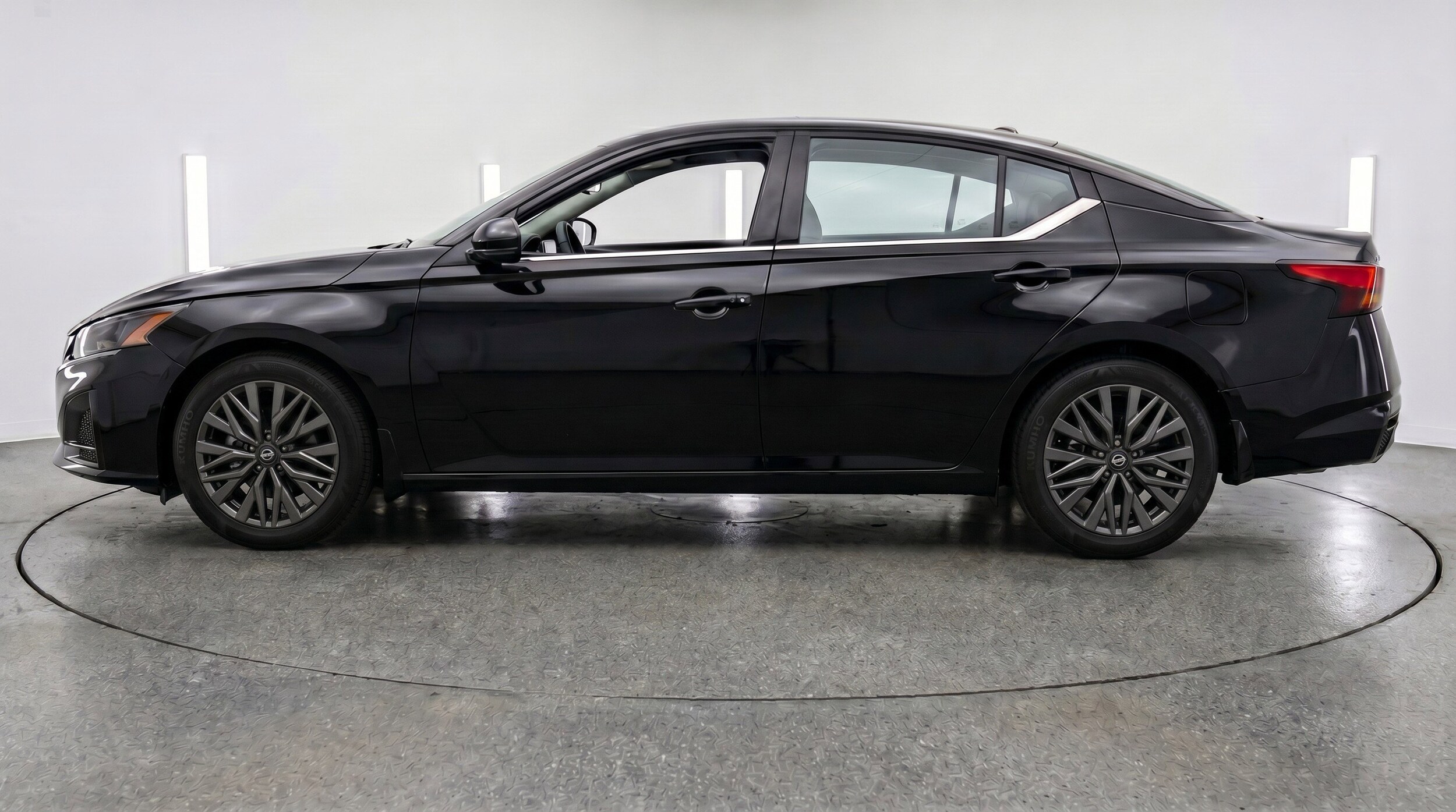 Thumbnail: 2025 Nissan Altima - 5