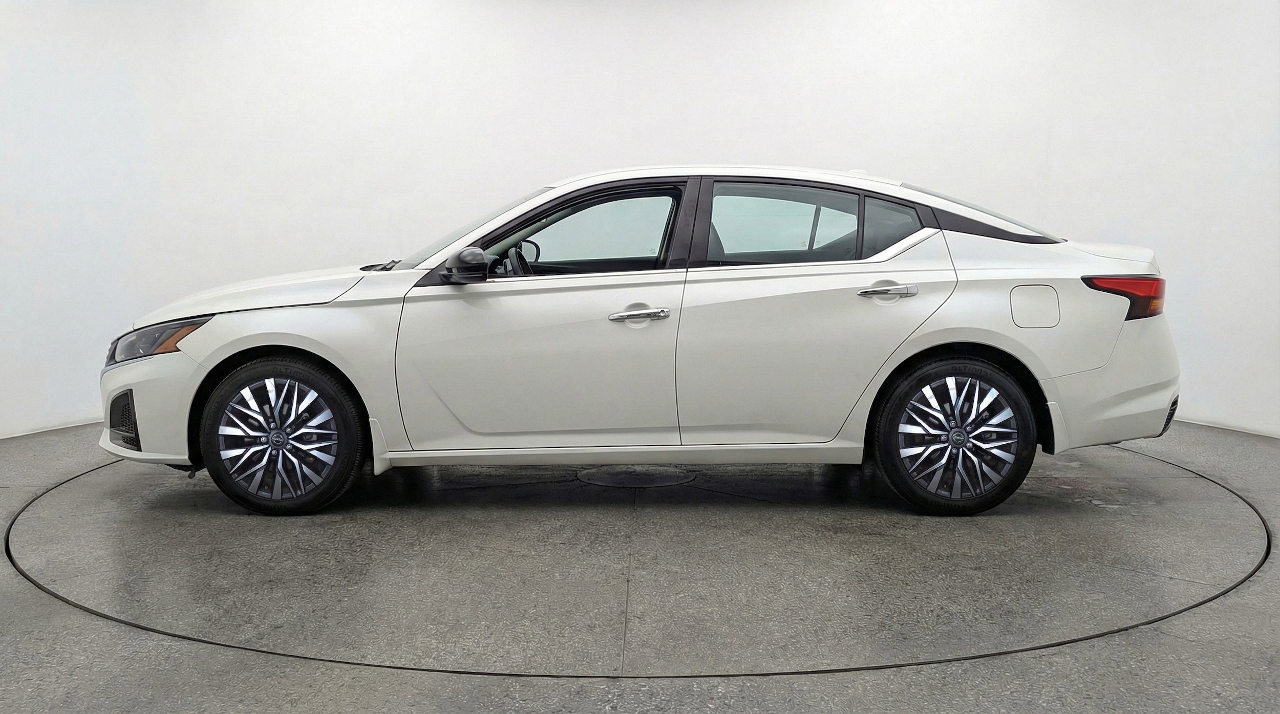 Thumbnail: 2025 Nissan Altima - 5