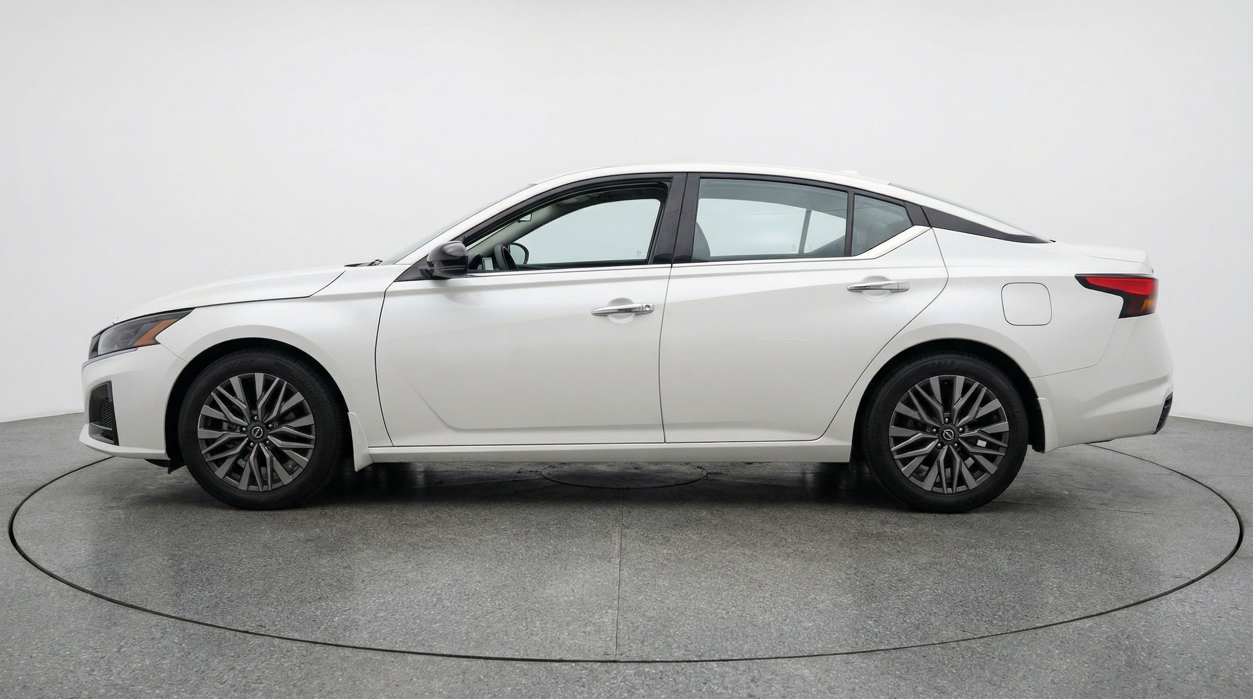 Thumbnail: 2025 Nissan Altima - 5