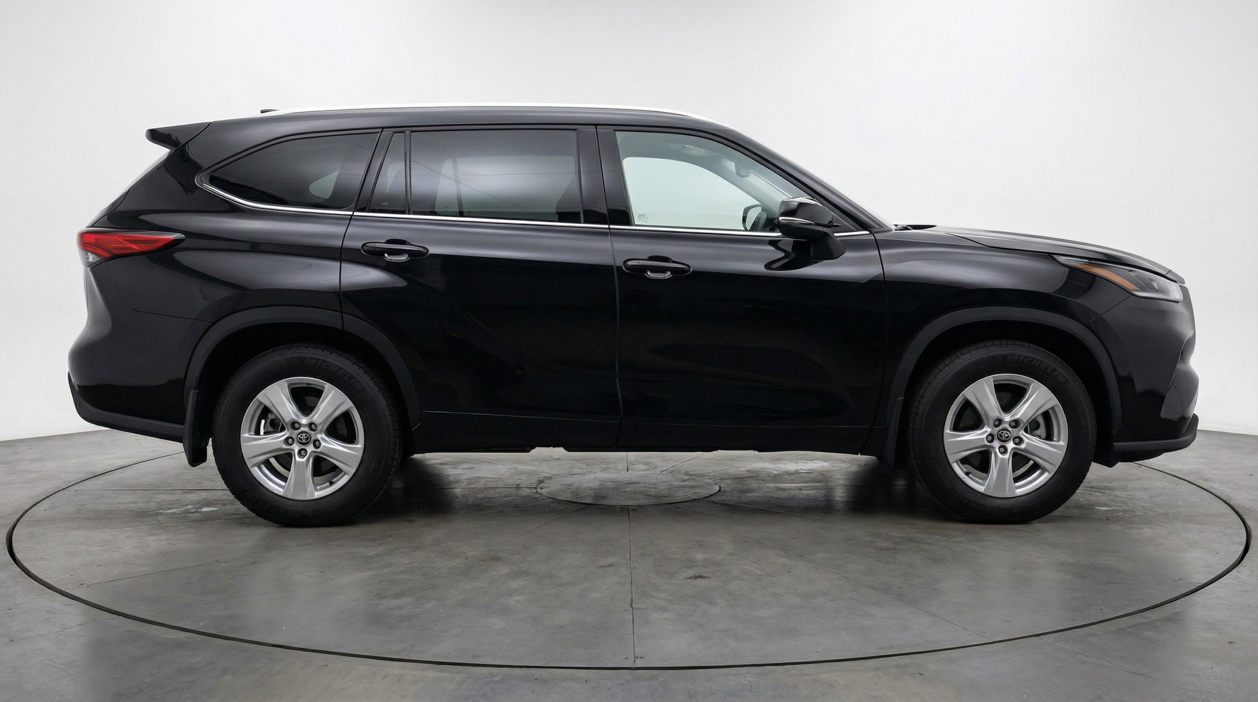 Thumbnail: 2025 Toyota Highlander - 11