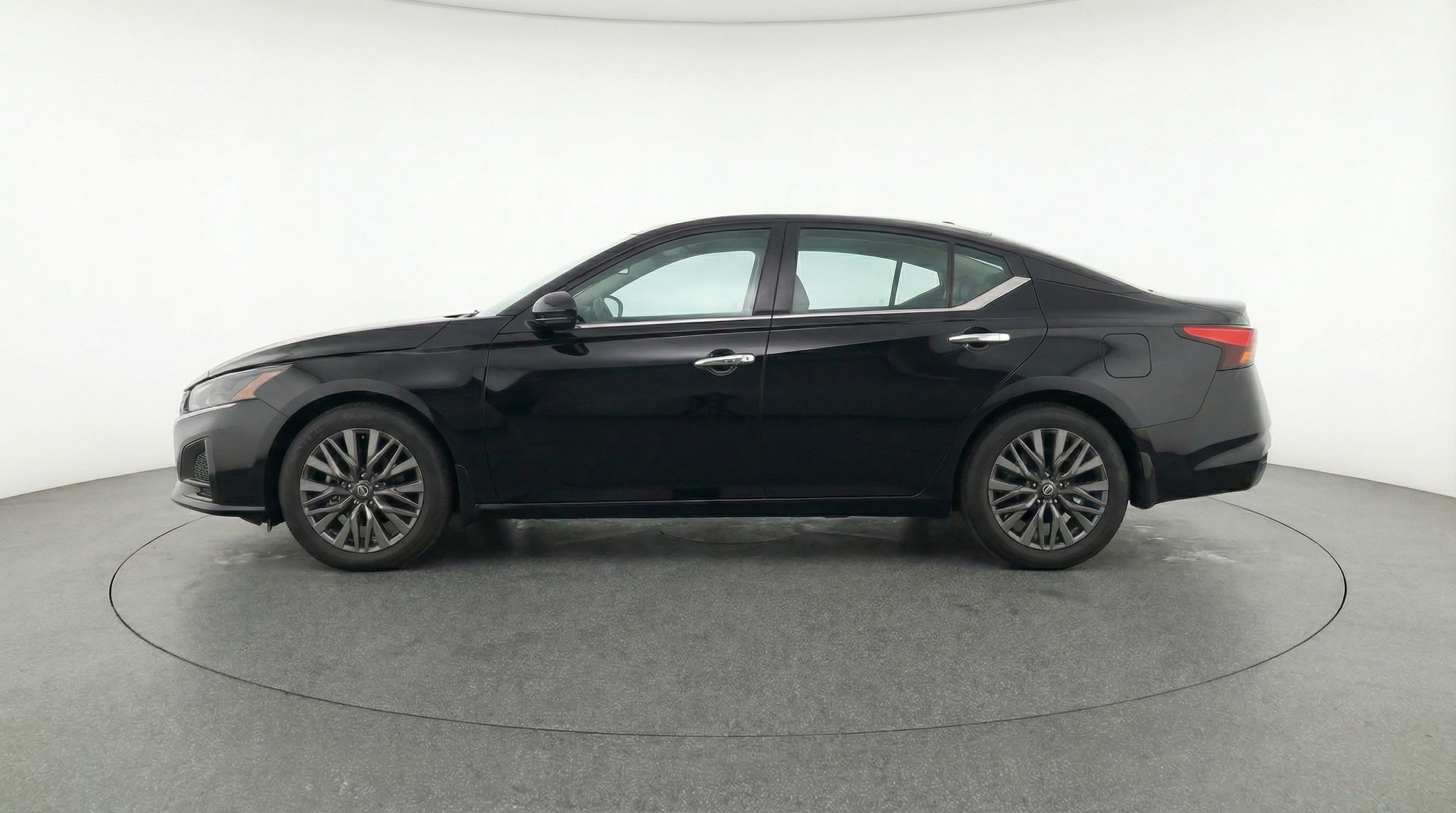 Thumbnail: 2025 Nissan Altima - 4