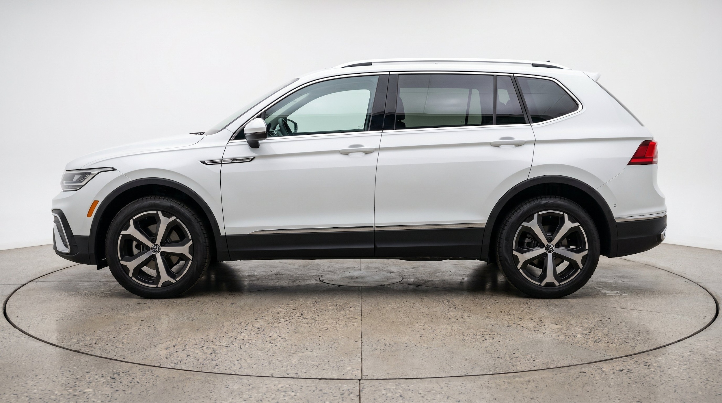 Thumbnail: 2026 Volkswagen Tiguan - 5