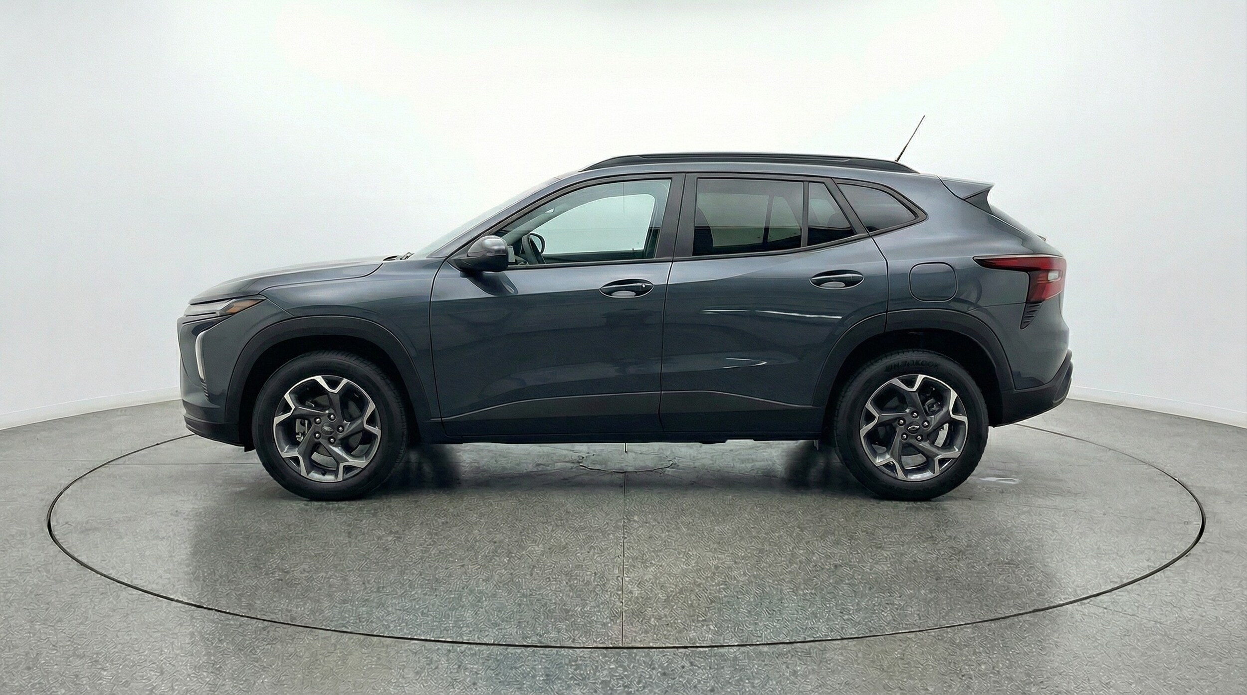 Thumbnail: 2025 Chevrolet Trax - 4