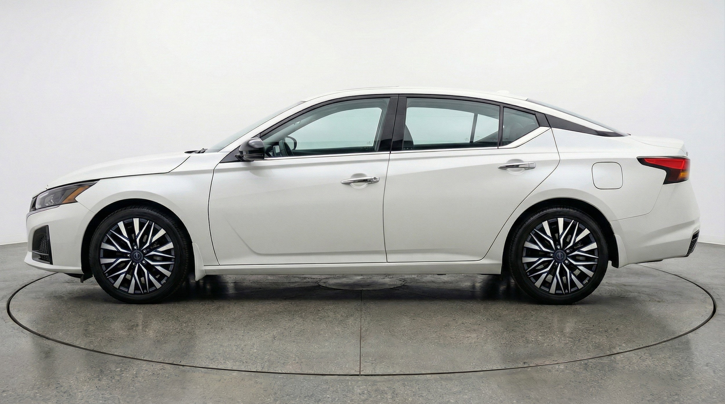 Thumbnail: 2025 Nissan Altima - 5