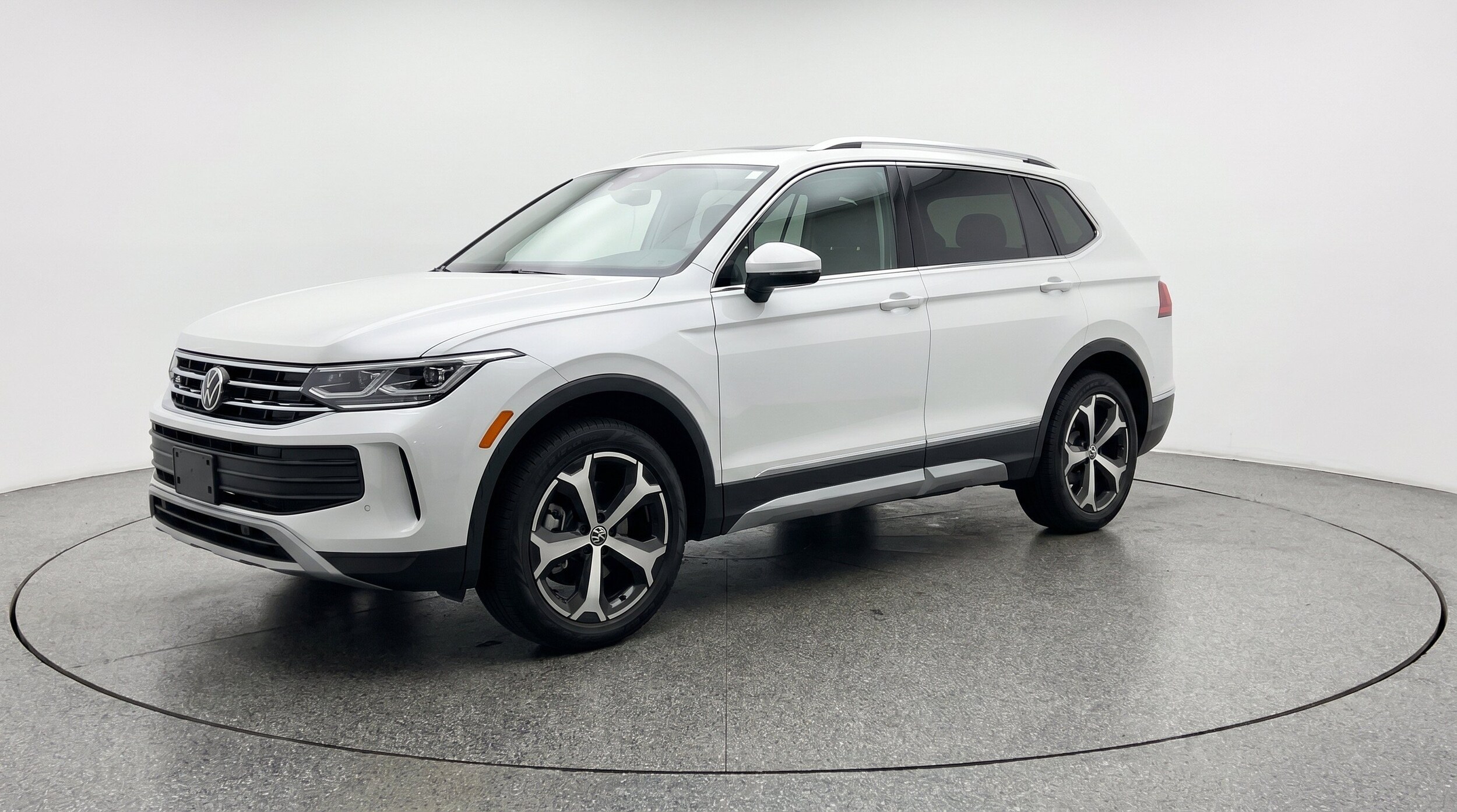 Thumbnail: 2026 Volkswagen Tiguan - 3
