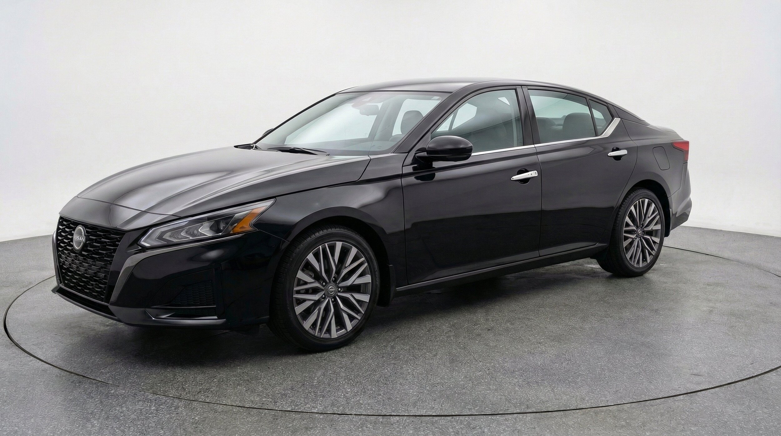 Thumbnail: 2025 Nissan Altima - 3