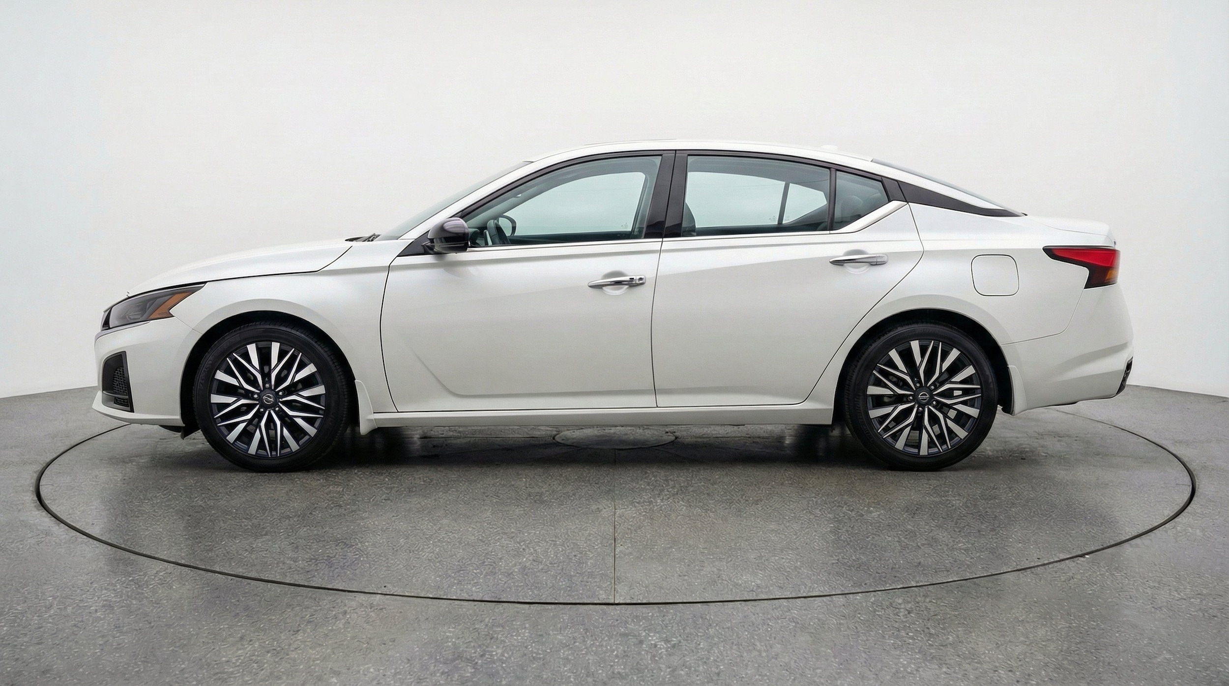 Thumbnail: 2025 Nissan Altima - 5