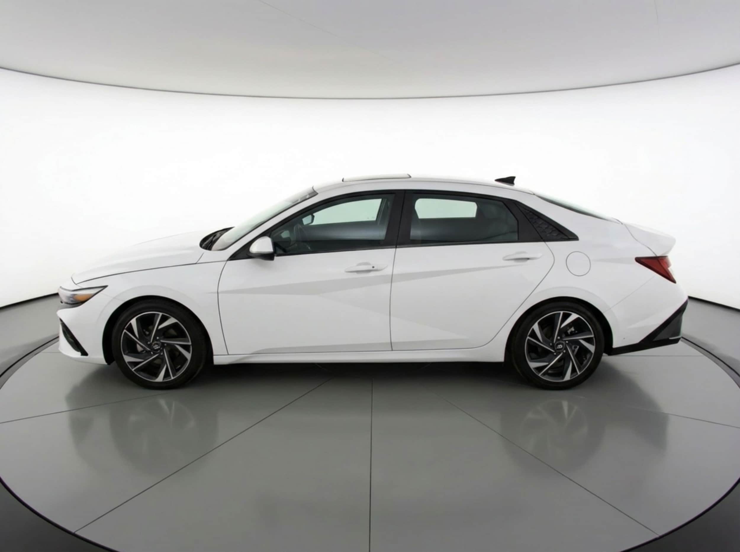 Thumbnail: 2025 Hyundai Elantra - 4