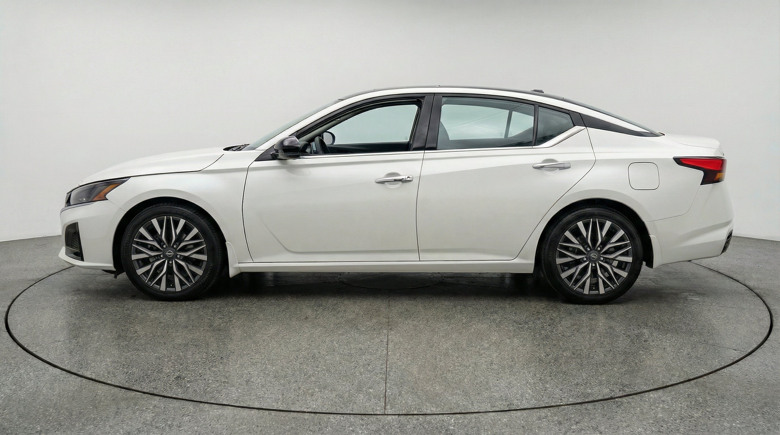Thumbnail: 2025 Nissan Altima - 5