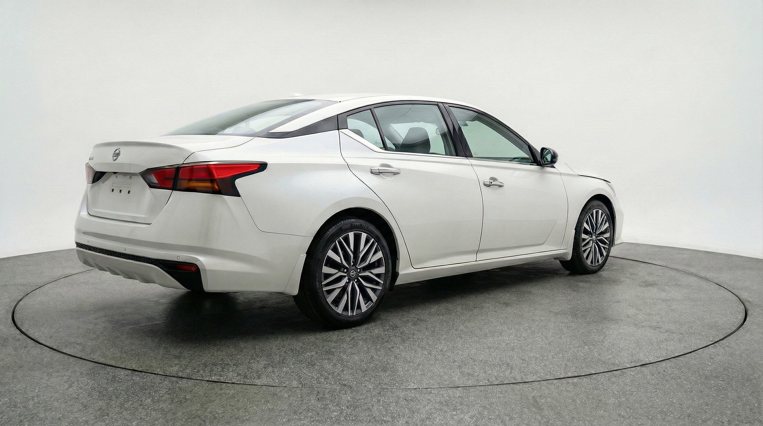 Thumbnail: 2025 Nissan Altima - 9