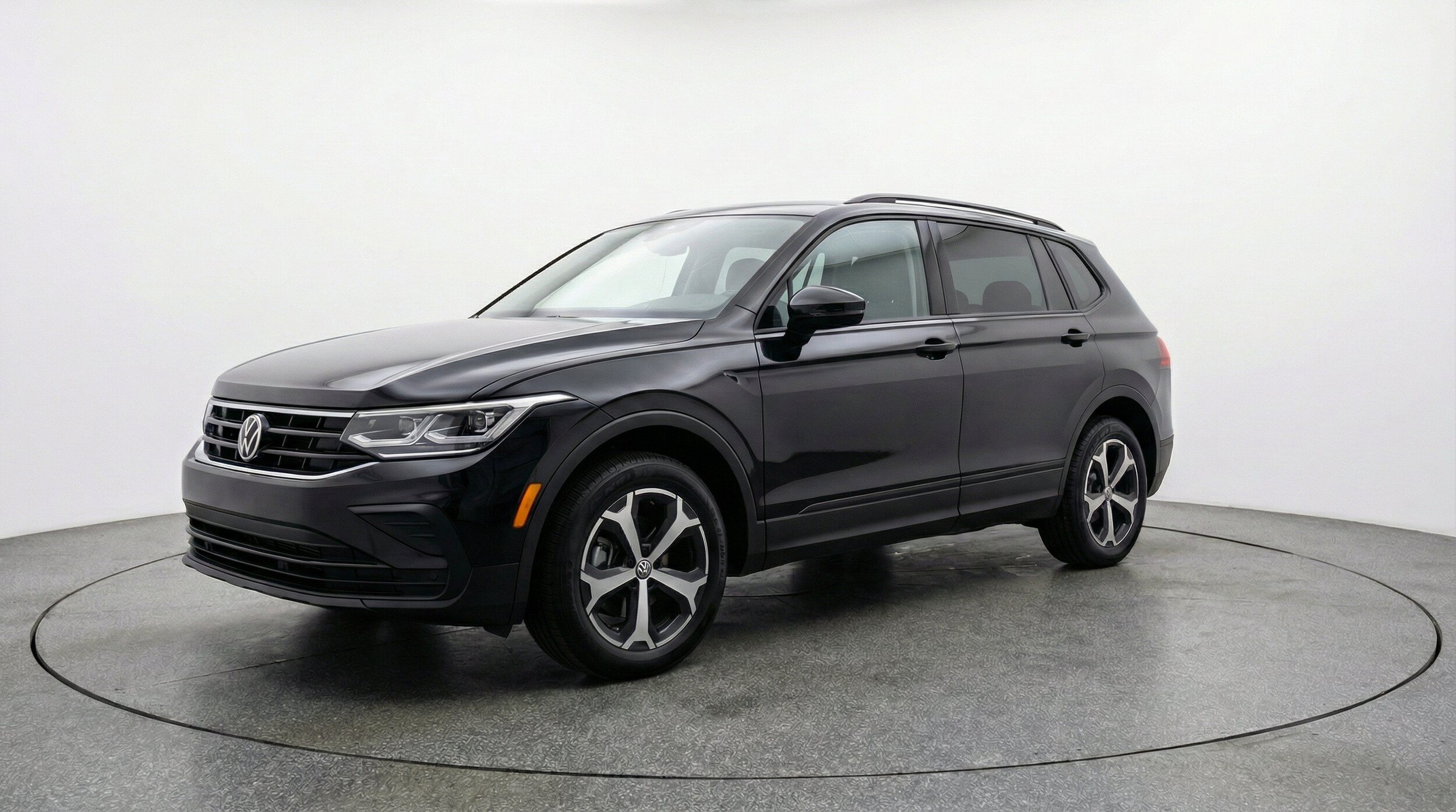 Thumbnail: 2026 Volkswagen Tiguan - 3