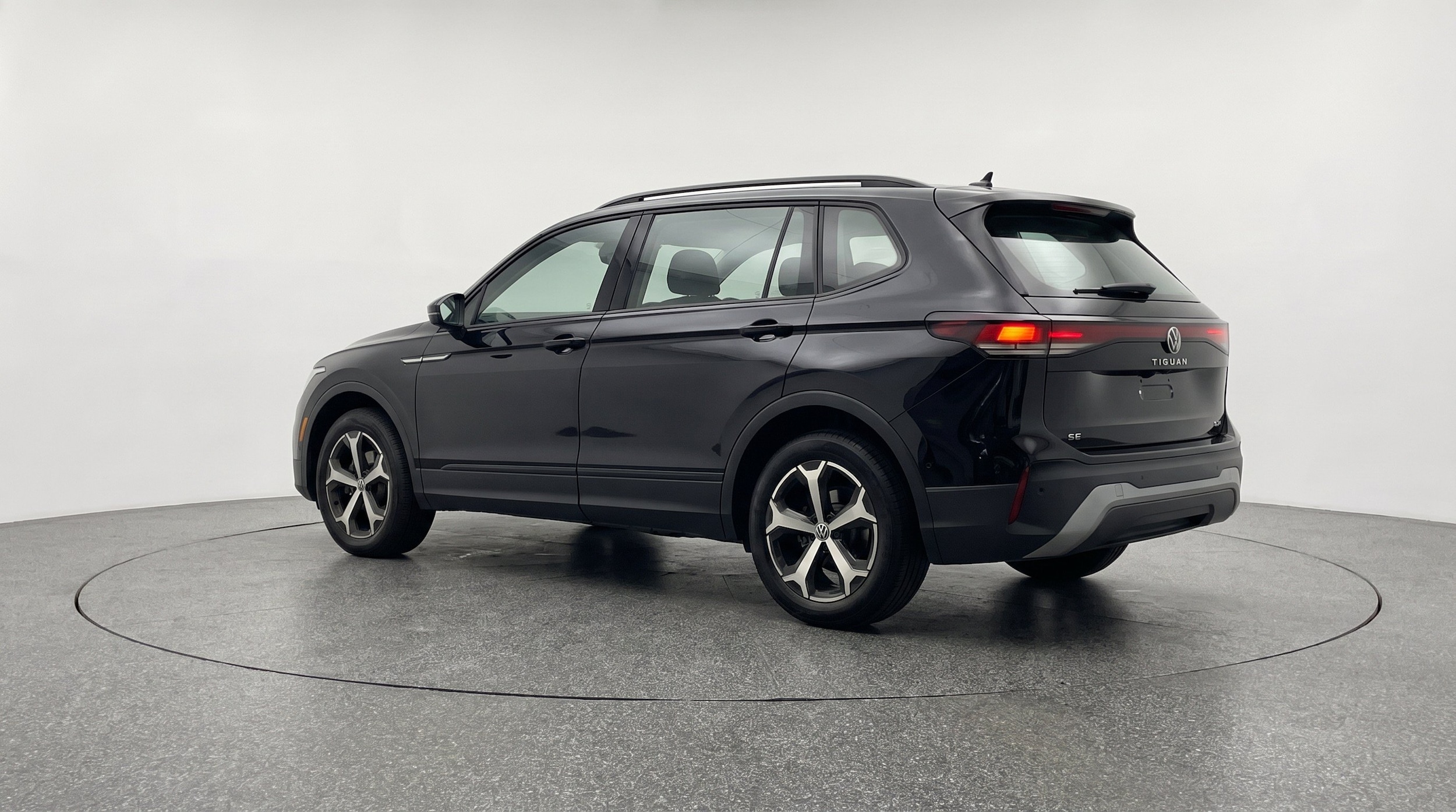 Thumbnail: 2026 Volkswagen Tiguan - 6
