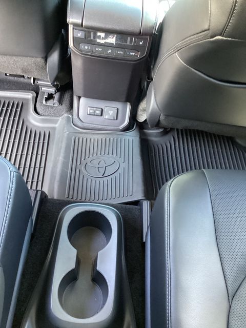 2024 Toyota Highlander Platinum - Photo 18