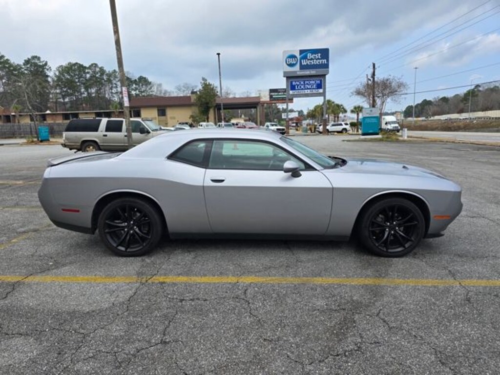 Used 2016 Dodge Challenger SXT Coupe