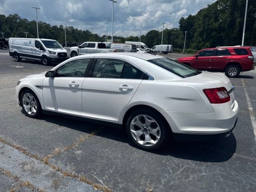 Used 2011 Ford Taurus SEL Sedan