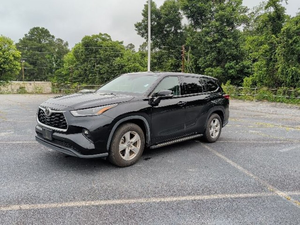 Used 2022 Toyota Highlander LE SUV