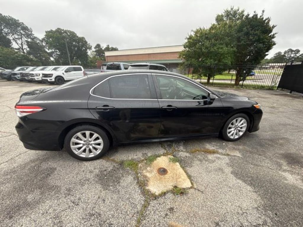 Used 2018 Toyota Camry LE Sedan