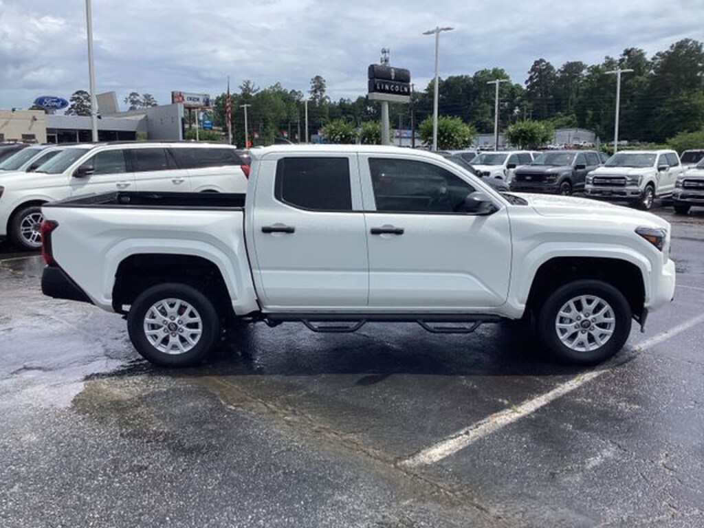 Used 2024 Toyota Tacoma SR Truck Double Cab