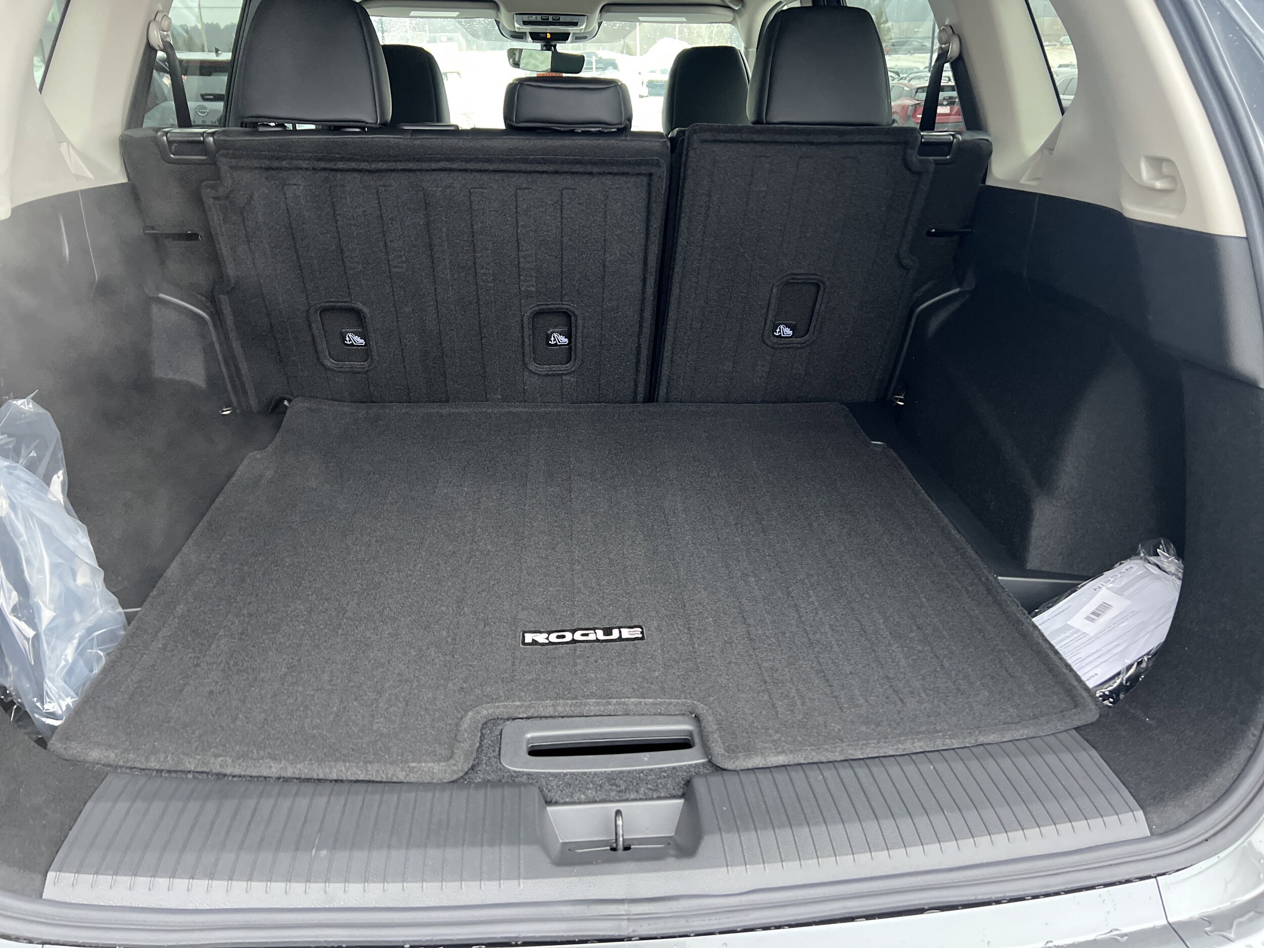 2026 Nissan Rogue Dark Armor's photo