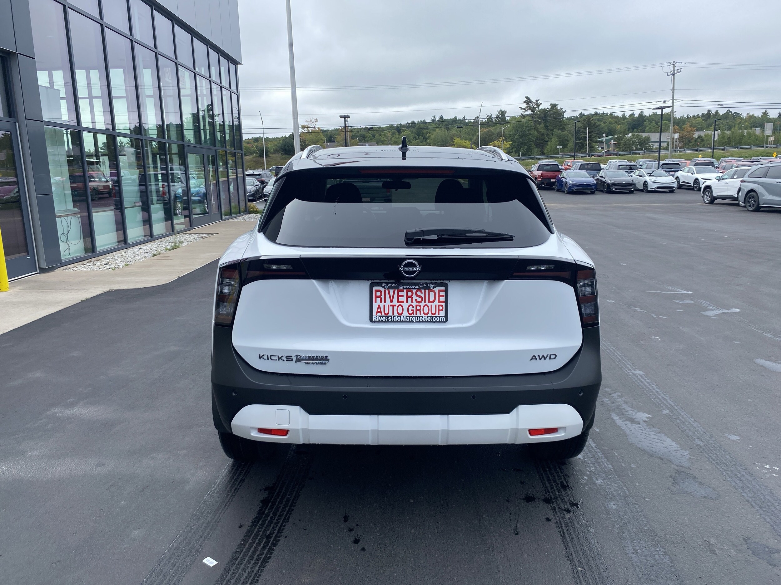 2026 Nissan Kicks SV photo 3
