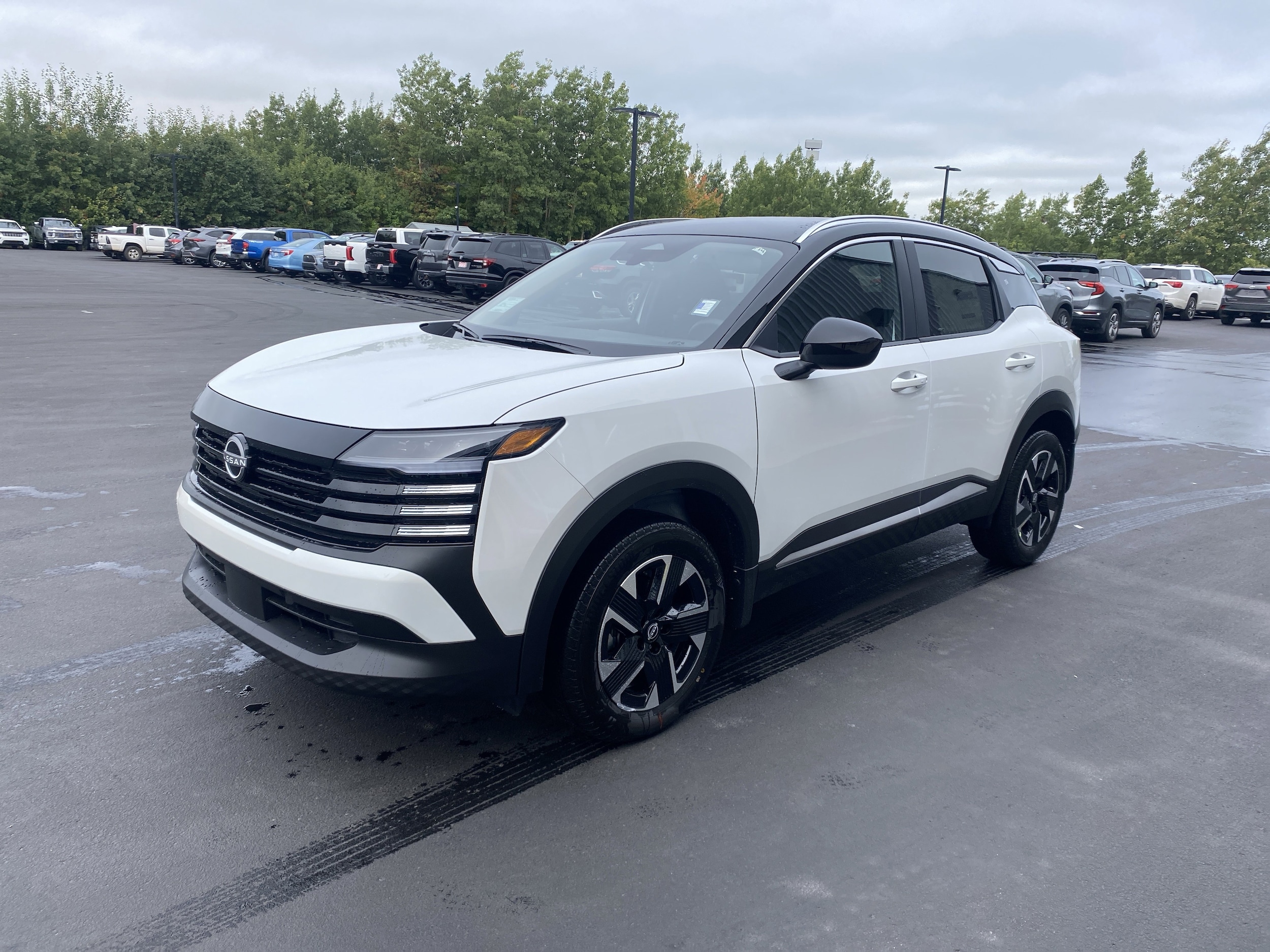 2026 Nissan Kicks SV photo 2