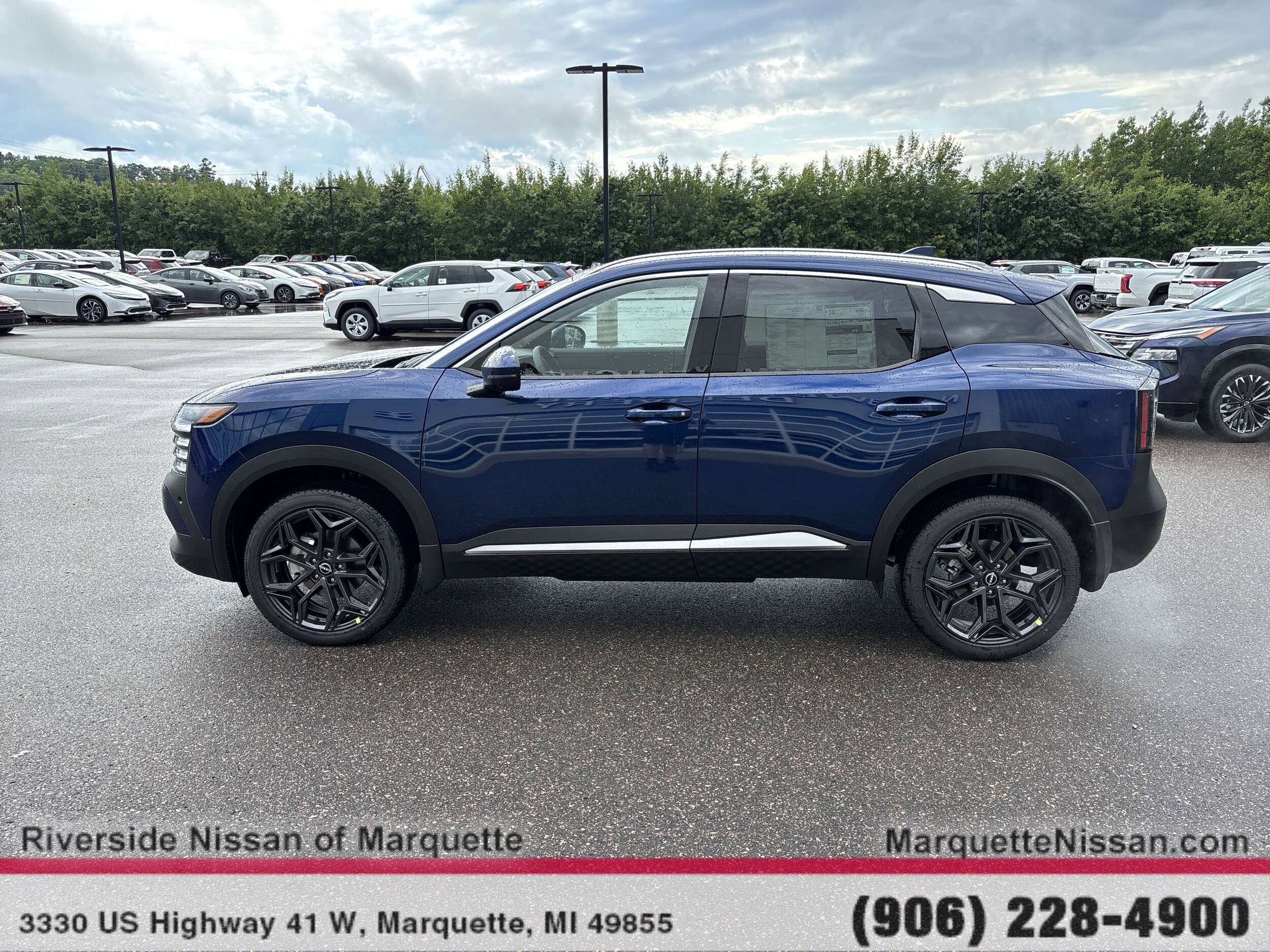 2025 Nissan Kicks SR photo 2