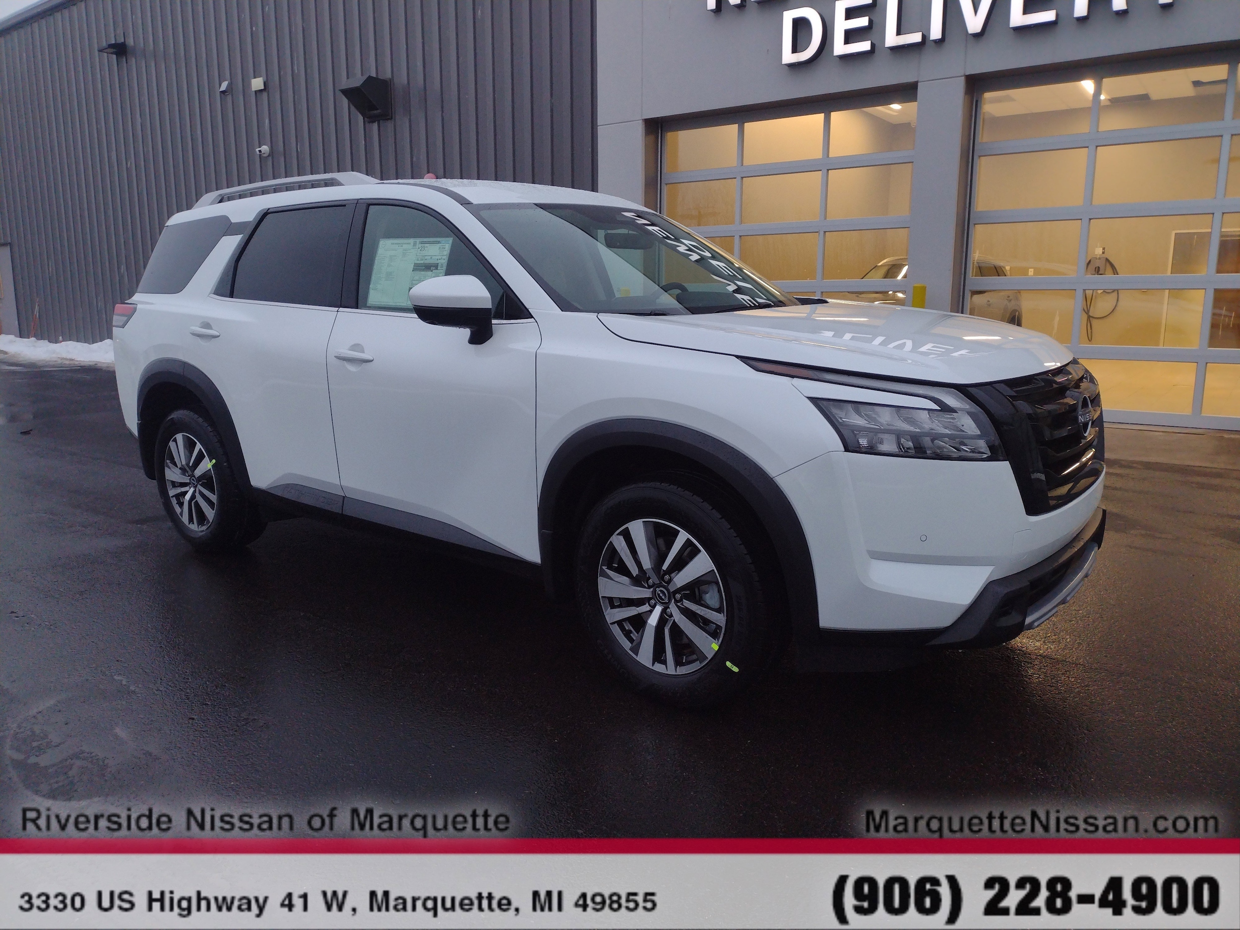 2025 Nissan Pathfinder SL's photo