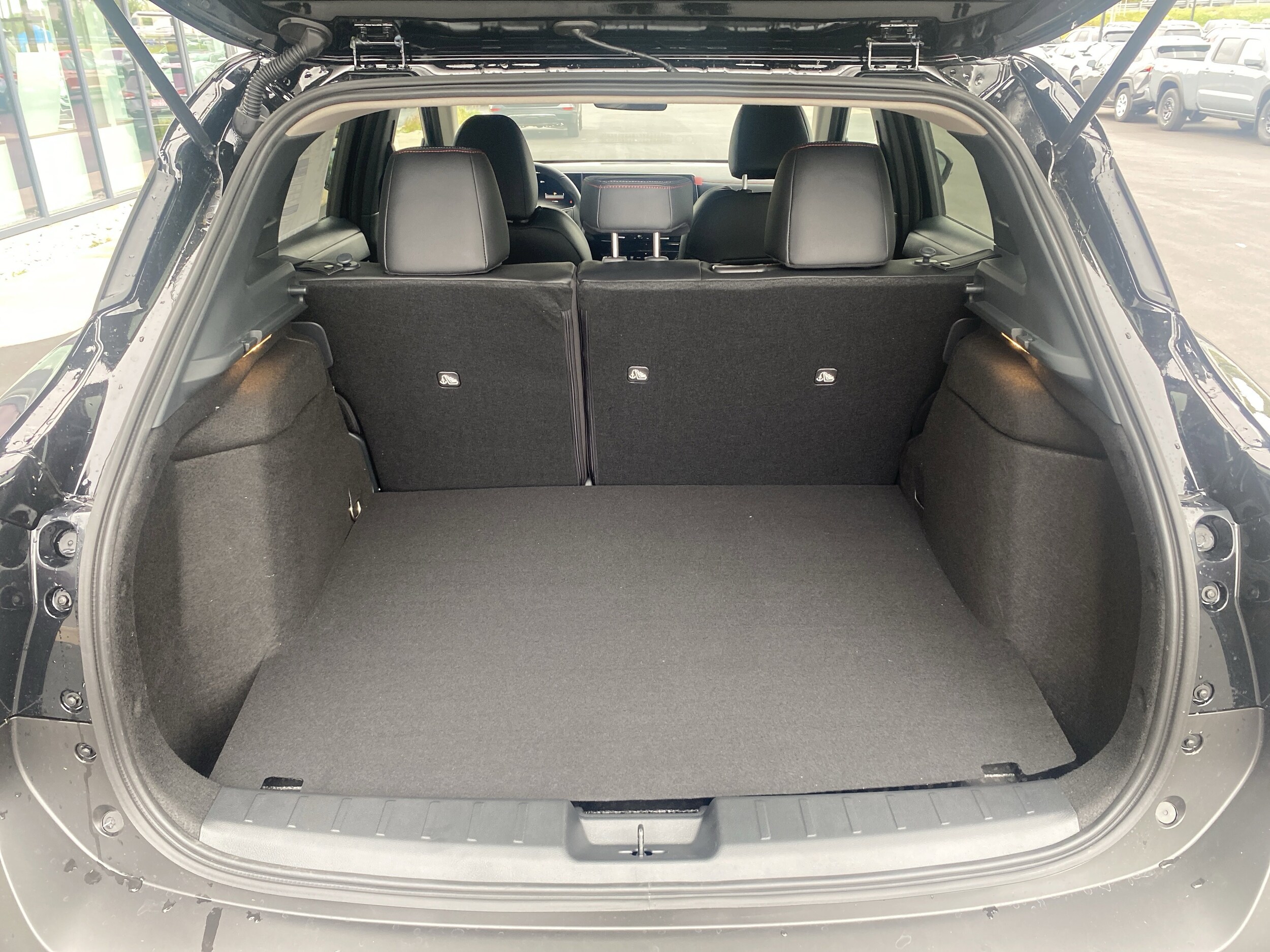 2026 Nissan Kicks SR photo 4