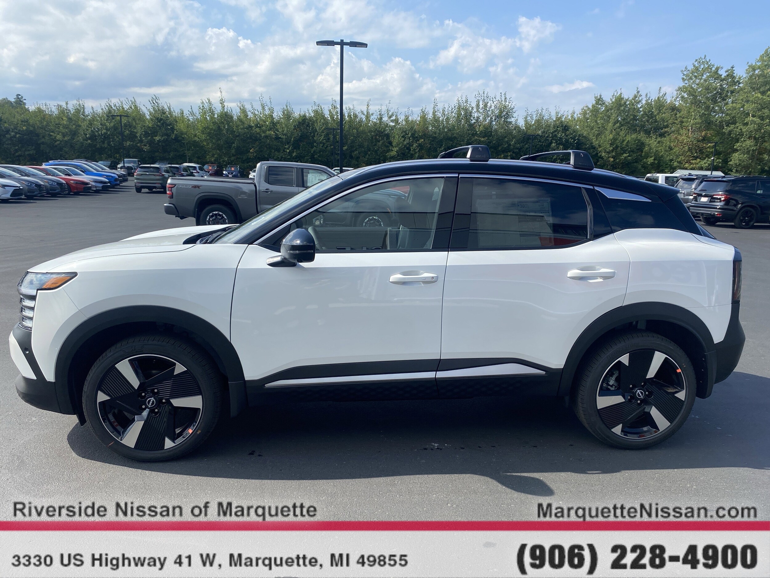 2026 Nissan Kicks SR photo 2