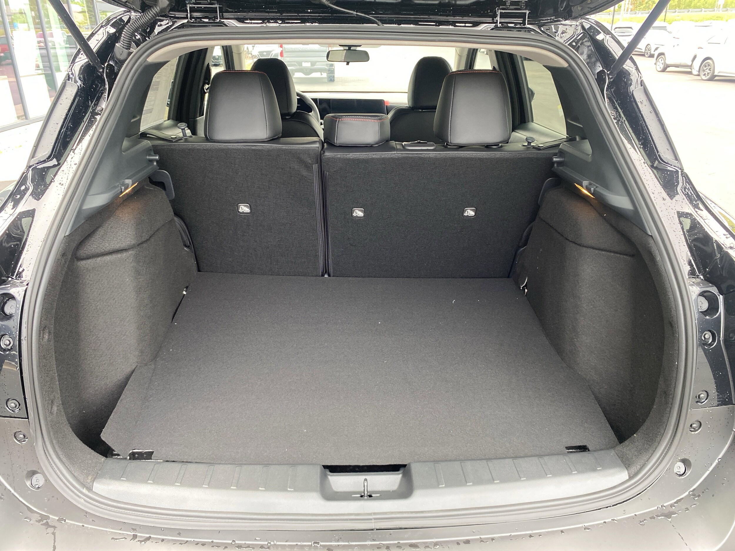 2026 Nissan Kicks SR photo 2