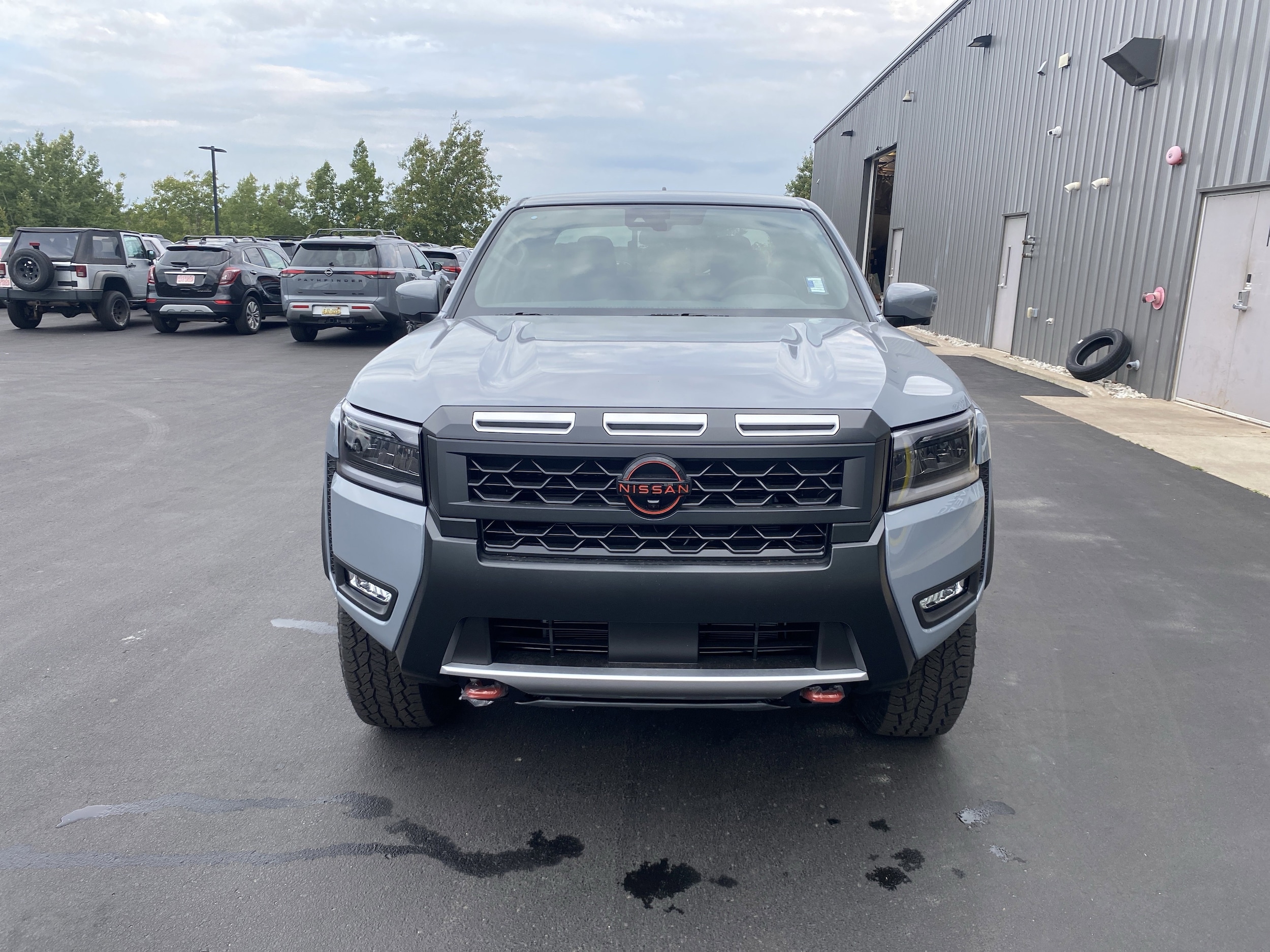 2026 Nissan Frontier PRO-4X photo 2
