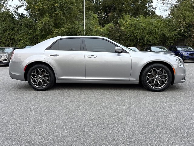 2016 Chrysler 300 S photo 2