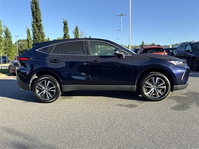 2022 Toyota Venza LE photo 2