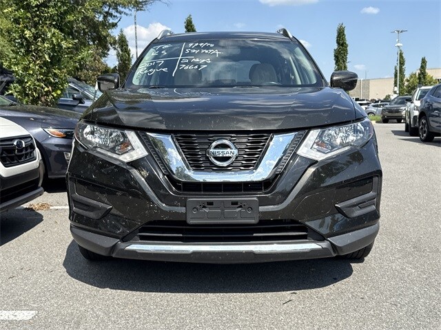 2017 Nissan Rogue SV photo 2