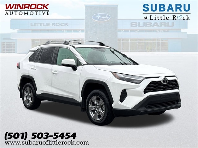 2024 Toyota RAV4 XLE's photo