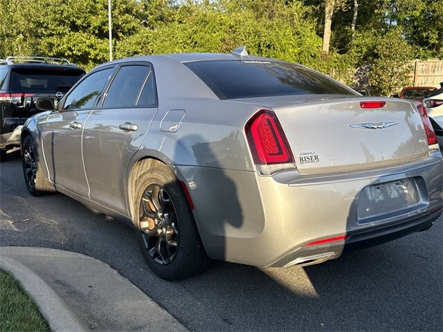 2016 Chrysler 300 S photo 4