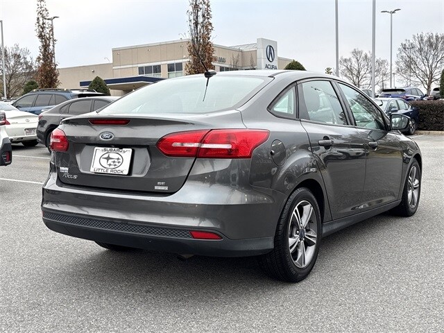 2017 Ford Focus SE photo 3