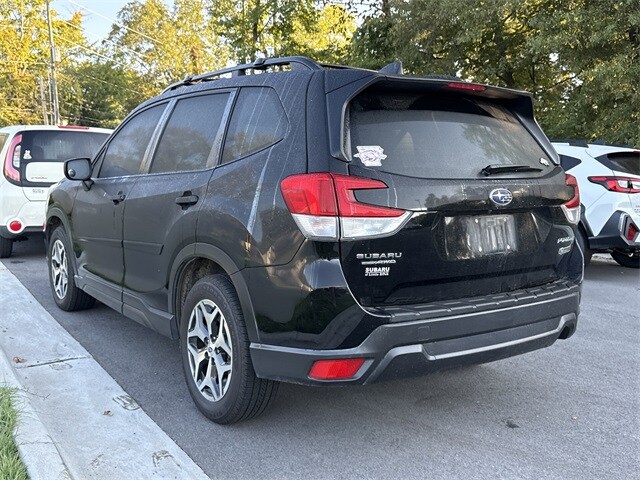 2021 Subaru Forester Premium photo 4