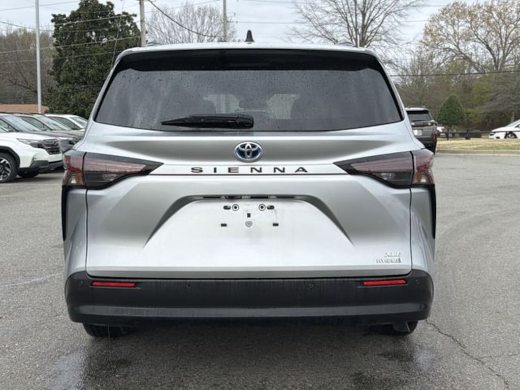 Used 2023 Toyota Sienna XLE Minivan/Van