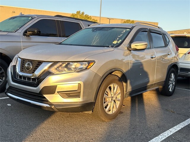 2020 Nissan Rogue SV photo 3