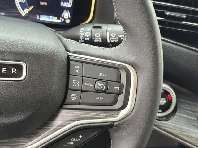 2024 Jeep Wagoneer L Series II - Photo 28