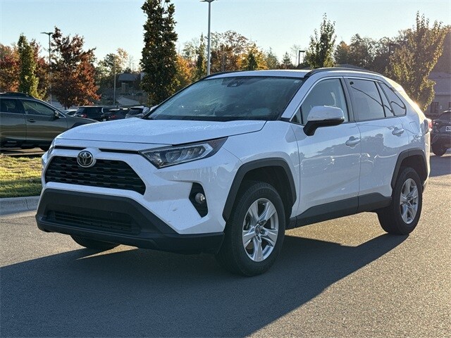 2019 Toyota RAV4 XLE photo 3