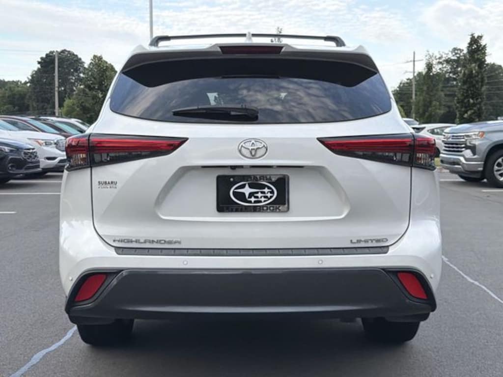 Used 2023 Toyota Highlander Limited SUV