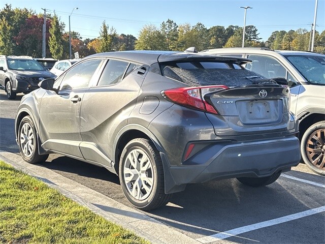 2021 Toyota C-HR LE photo 4