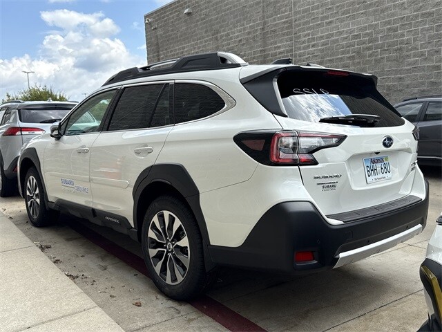 2025 Subaru Outback Touring photo 2