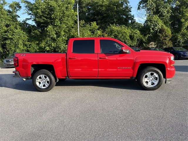 Used 2018 Chevrolet Silverado 1500 LT with VIN 3GCUKREC0JG618869 for sale in Little Rock