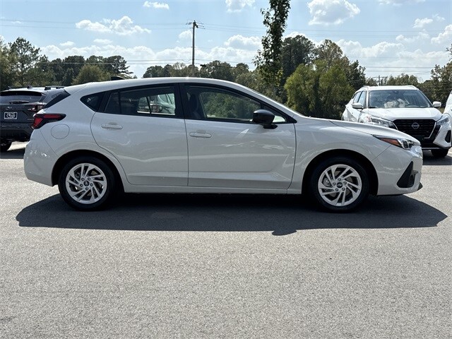 2025 Subaru Impreza Base photo 2